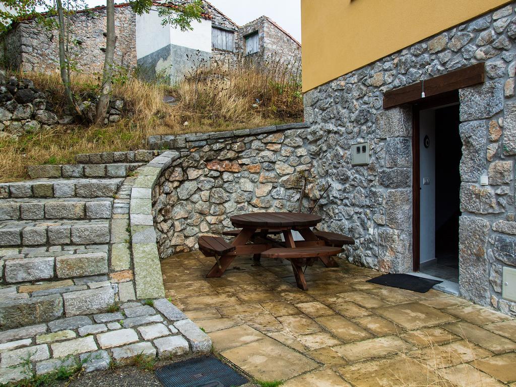 Casa Rural La Cabana Del Valleyu Sotres Exterior foto